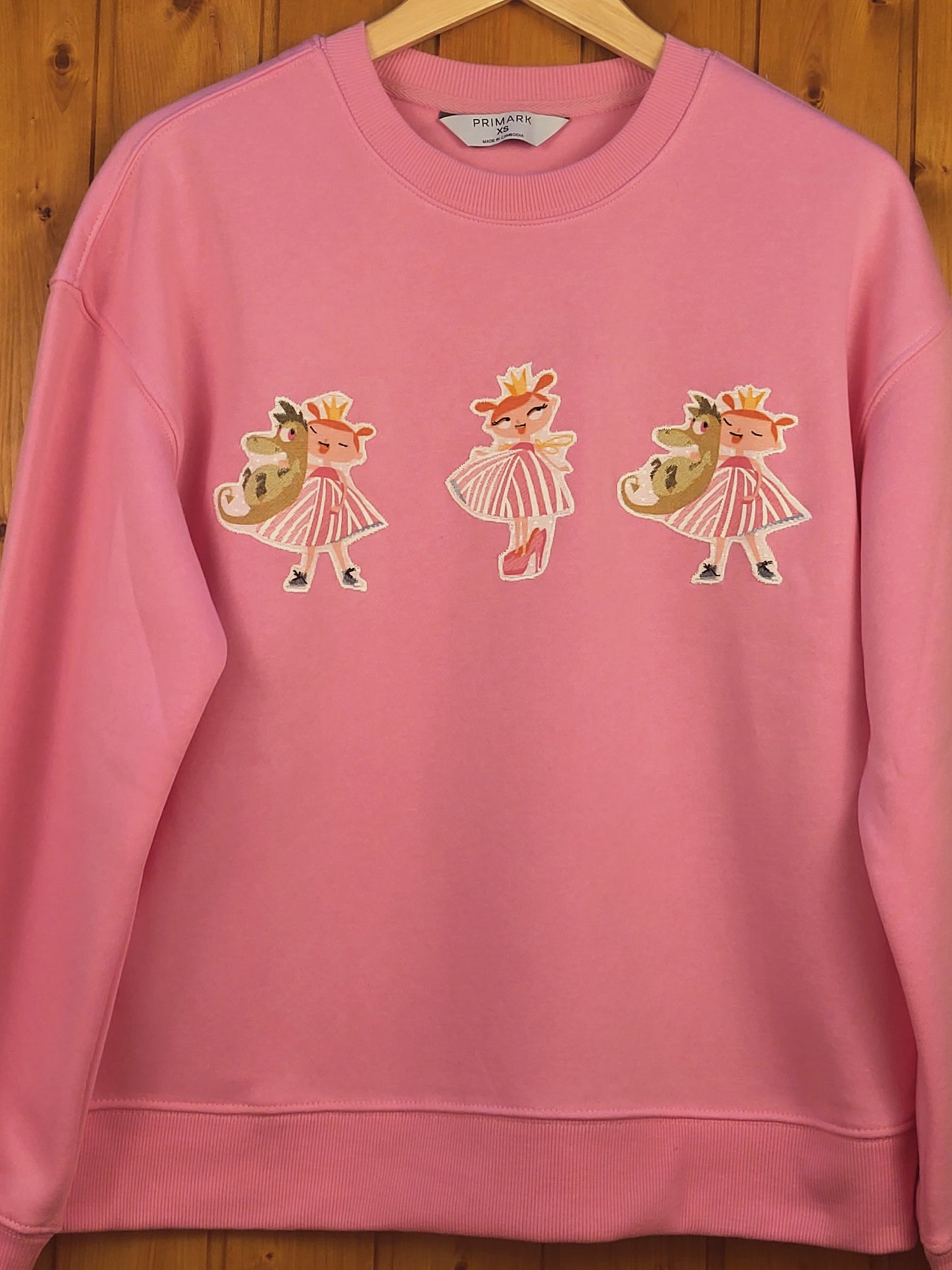 Sudadera Rosa con Corazones Florales | Pieza Única